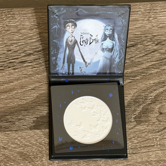 SHEGLAM  TIM BURTON’S The Corpse Bride Beaming Butterfly Highlighter - Picture 4 of 6